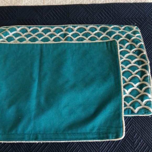 Set of (2) embroidered and beaded lumbar pillows. - Picture 4 of 4